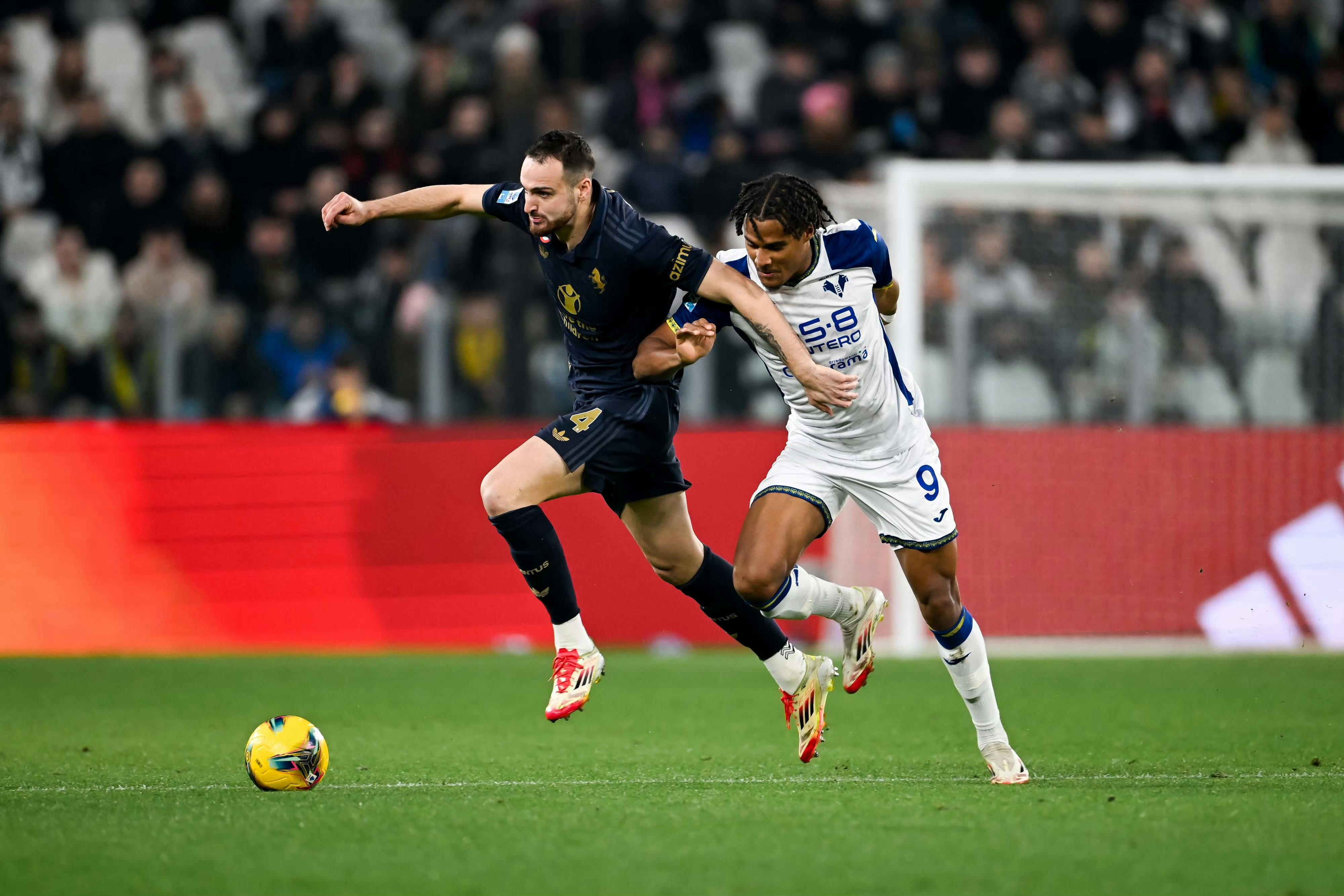 爱游戏教练-尤文图斯遗憾输给巴伦西亚,失去晋级机会(尤文图斯vs巴塞罗那2020年12月9日)