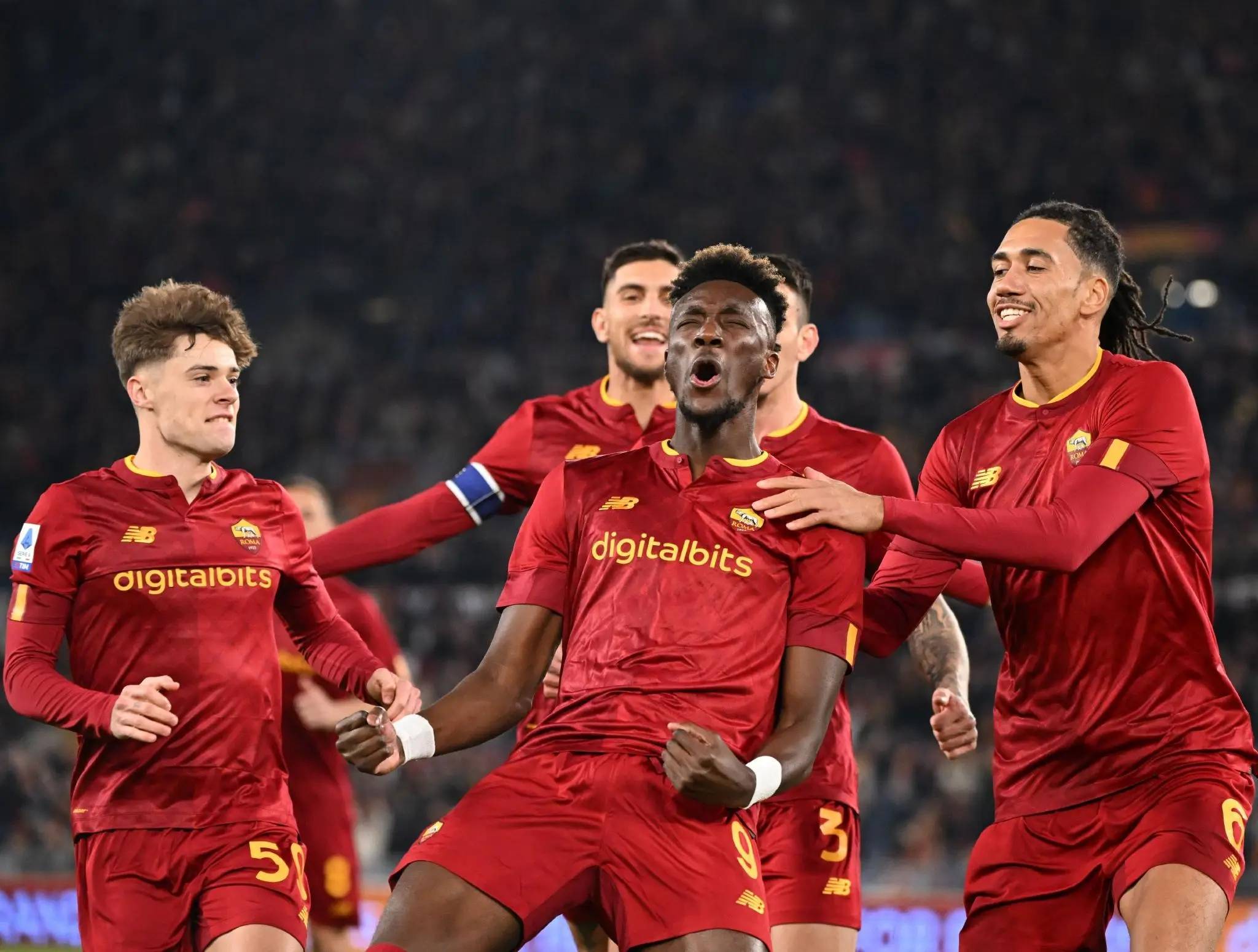 爱游戏在线-佛罗伦萨中锋连场进球，带队掀起进攻风暴