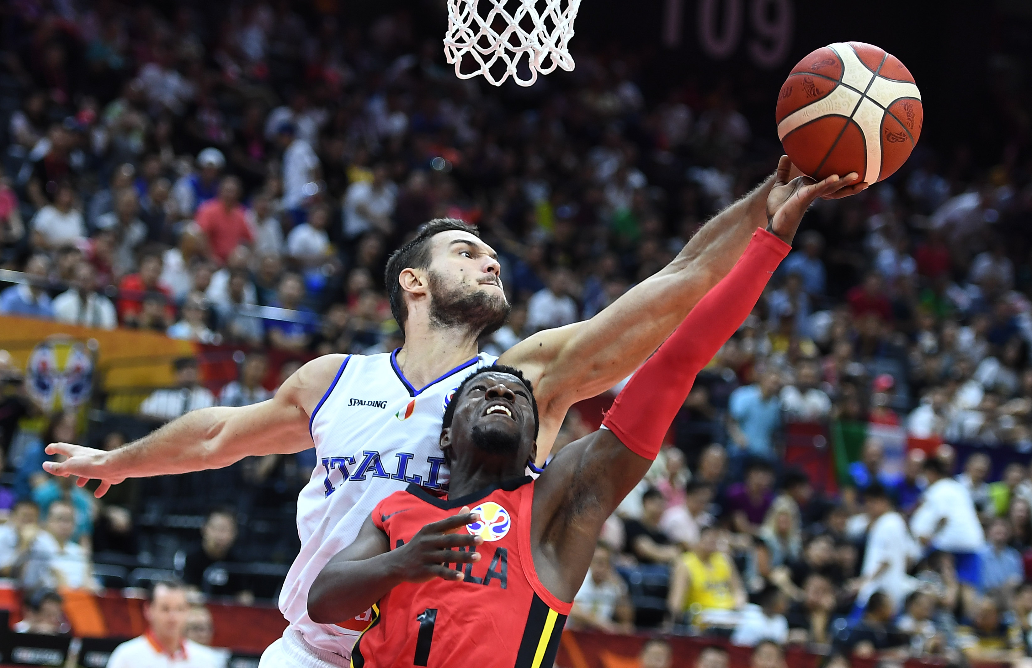 爱游戏培训-正在进行的世界杯篮球预选赛中,意大利队取得三连胜的简单介绍