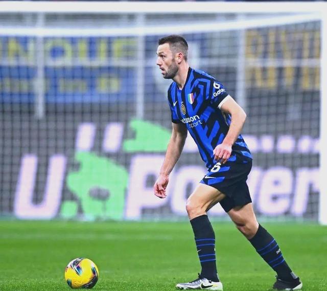 爱游戏视频-AC米兰预备队球员提前进入一线队训练