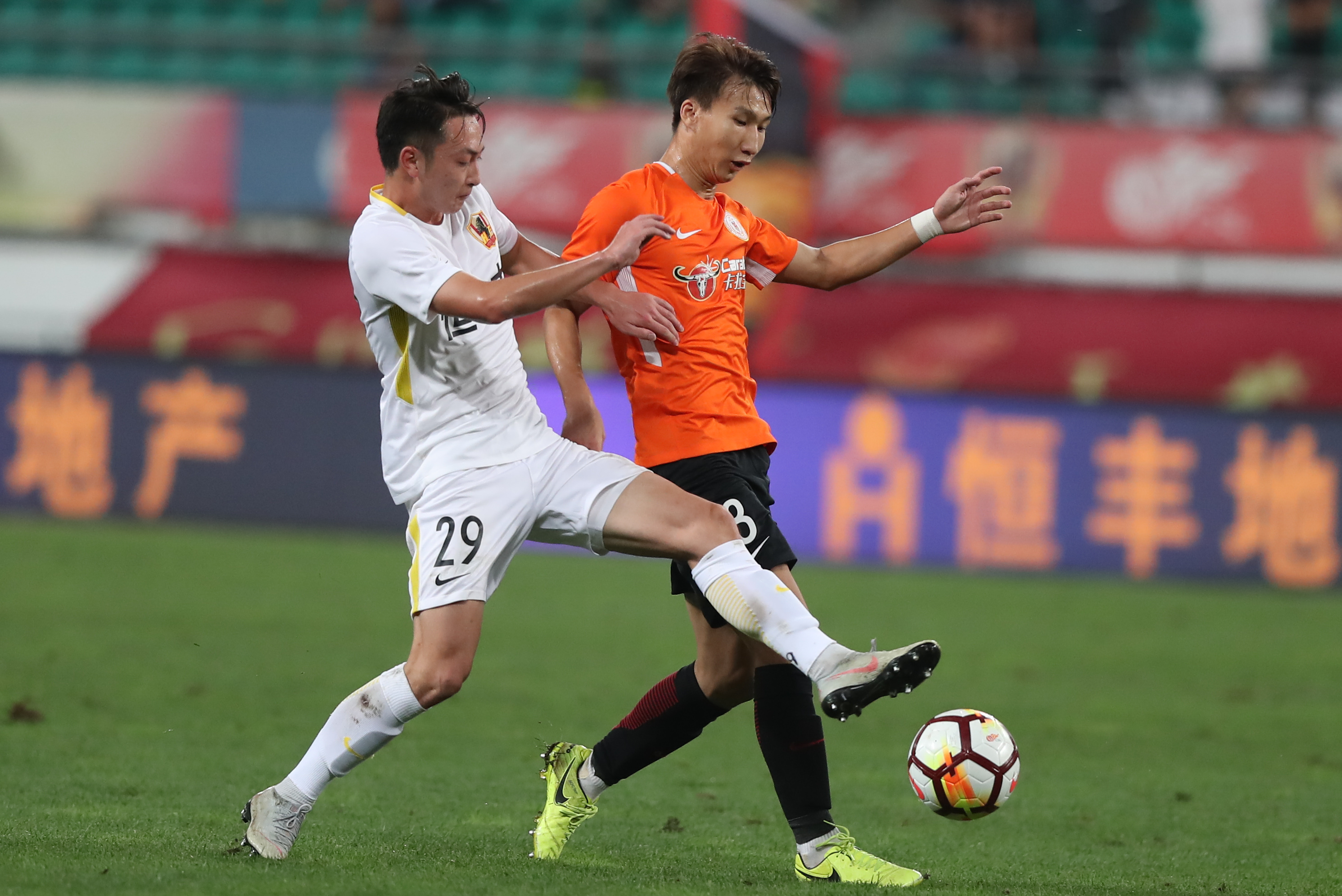 爱游戏电竞-包含贵州恒丰欲客场斩杀，力保不败纪录的词条