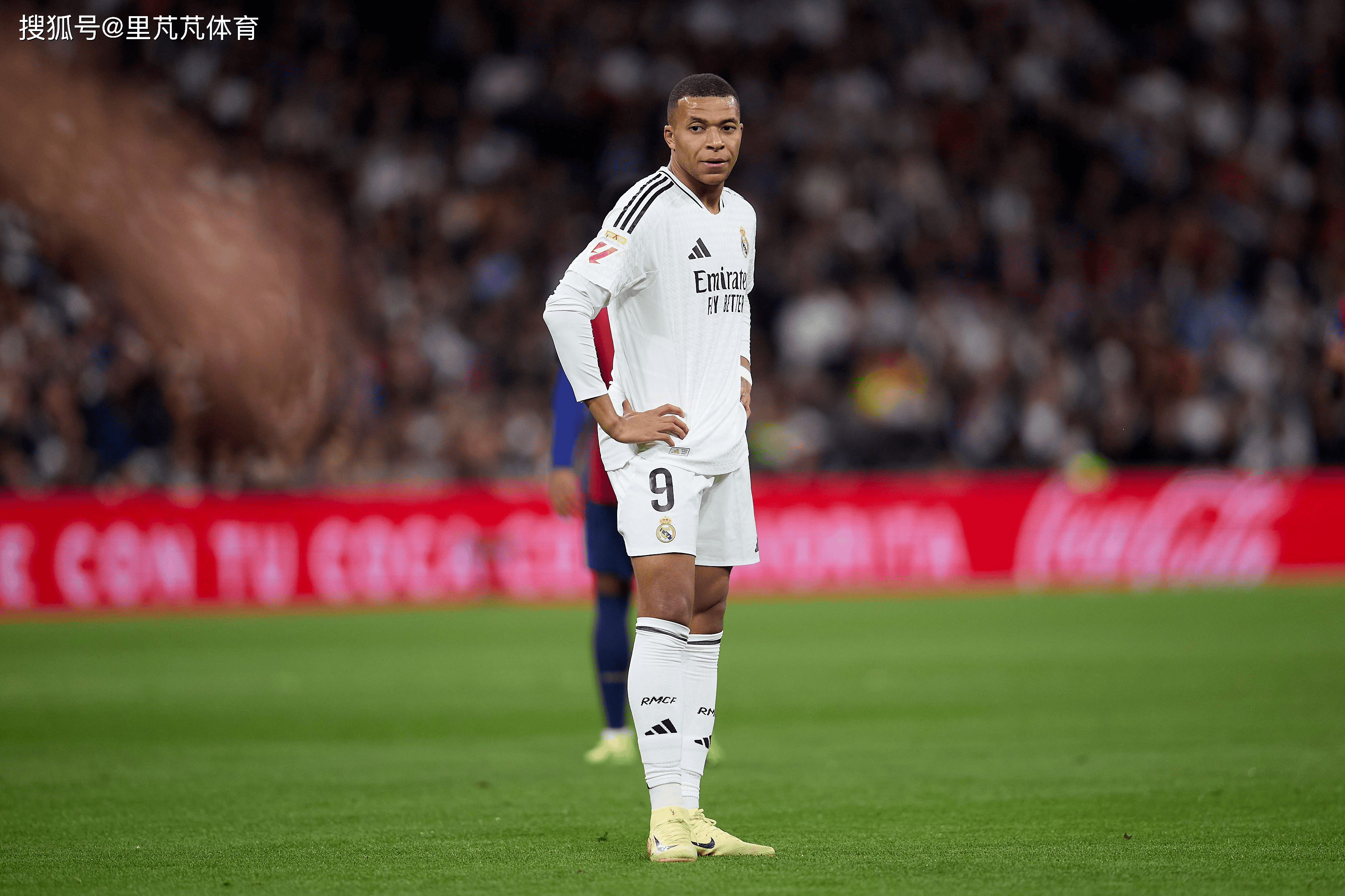 爱游戏电竞-巴萨遭遇姆巴佩,潮水外理力挠耳朵的简单介绍