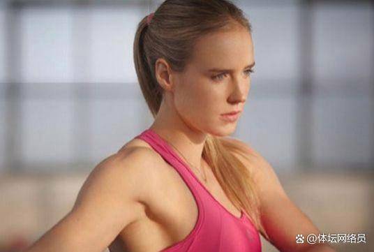 爱游戏电竞-体坛里,女足球运动员们豪取胜利