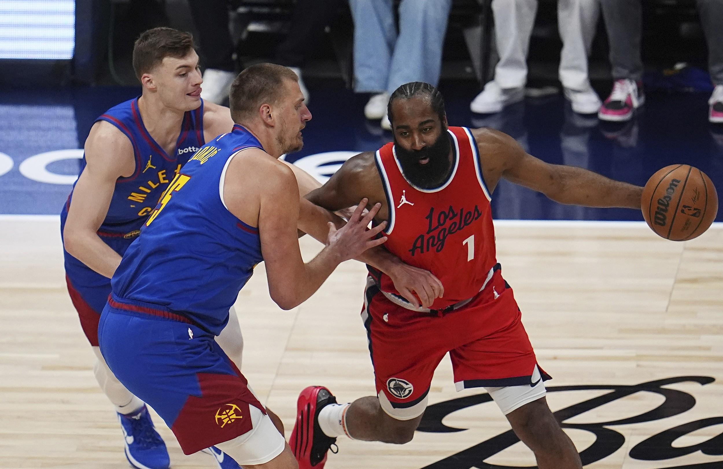 爱游戏官网入口-雄鹿主场击败马刺,保持东部前四的简单介绍