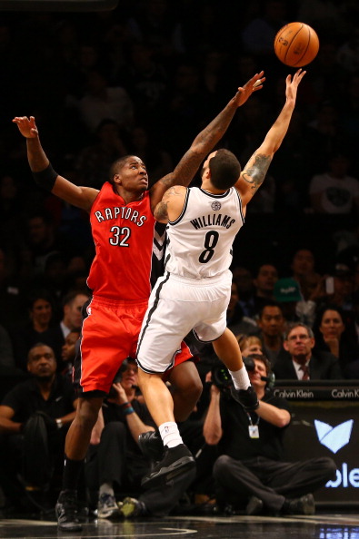 爱游戏登录入口-猛龙客场惜败篮网,遭遇两连败