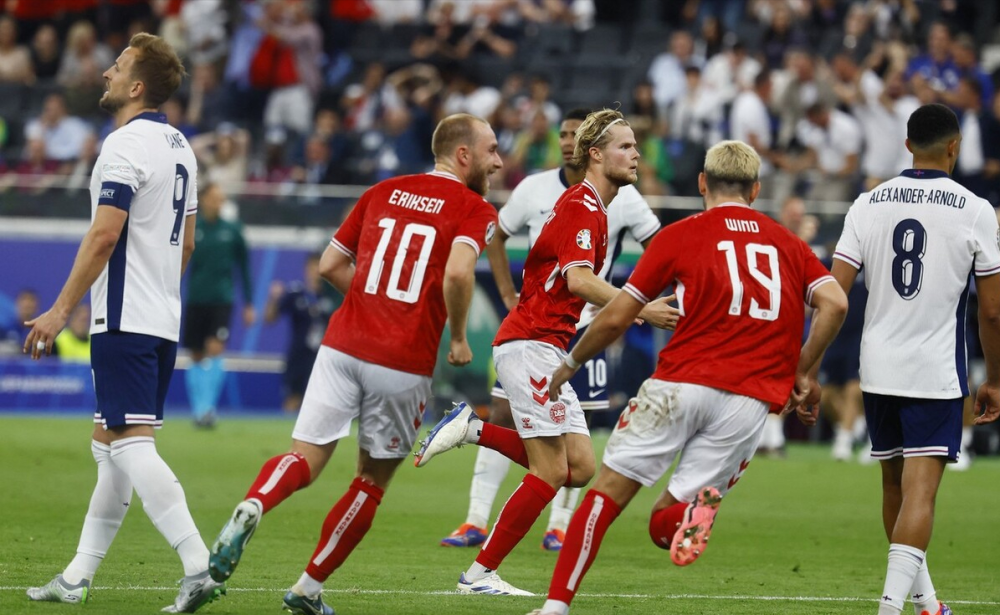 爱游戏官网入口-英格兰队员昂首赞扬,队友表现出色